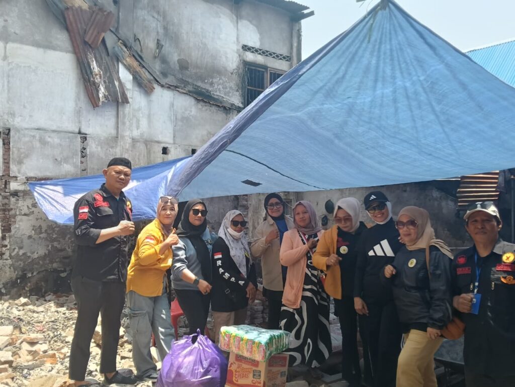 ORMAS RAMPAS KOTA MAKASSAR Salurkan Bantuan Korban Kebakaran di Jl. Sunu Makassar