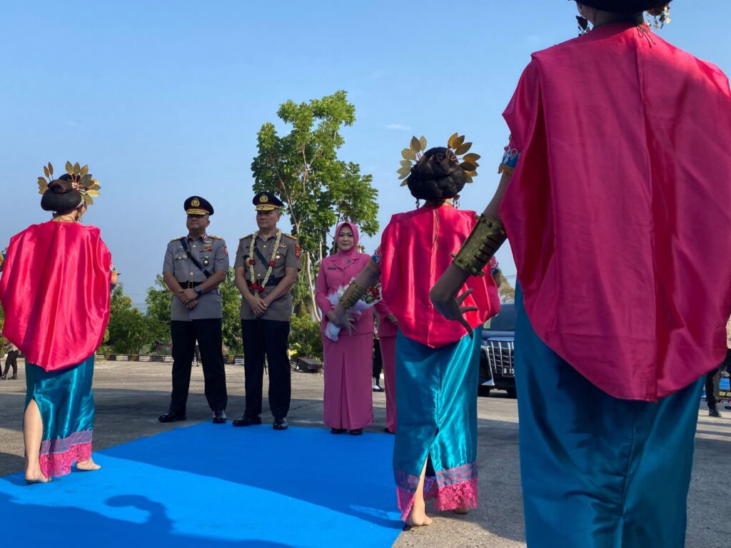 Tradisi Penyambutan Kapolda Sulbar Perkuat Kebersamaan dan Semangat Melayani Masyarakat